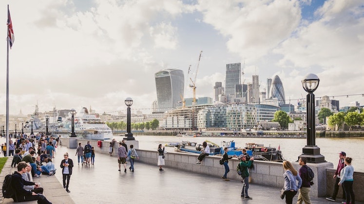 London Tourists 747 x 420