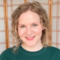 Anna Izdebska headshot